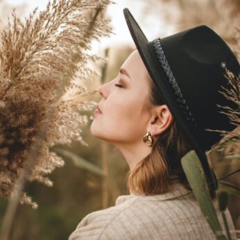 Lisianthus Women Belt Buckle Fedora Hat